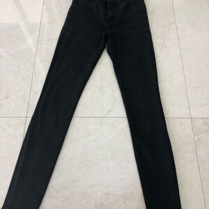 J Brand Women's Black Skinny Jeans. Size 26